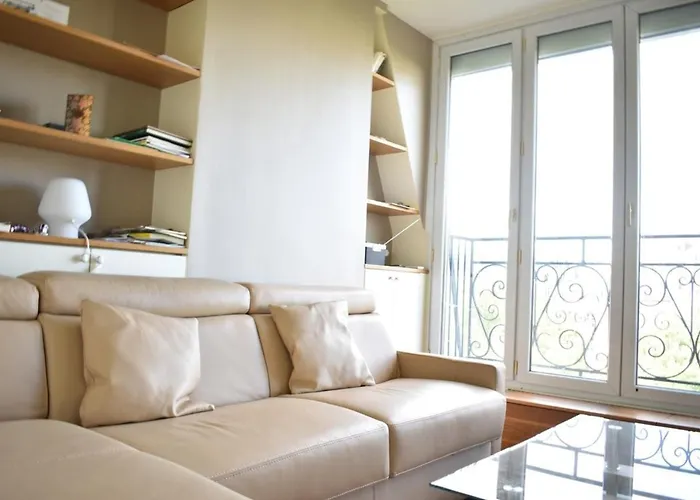Fully Renovated Bright Studio With High View