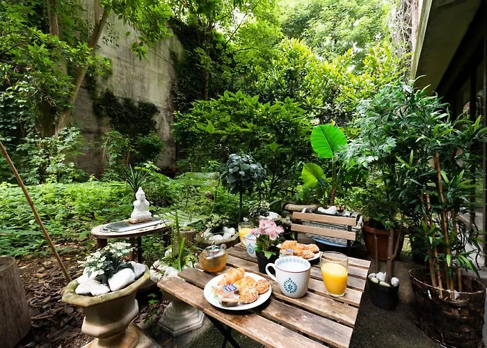 Un Coin De Paradis Avec Jardin A Montmartre