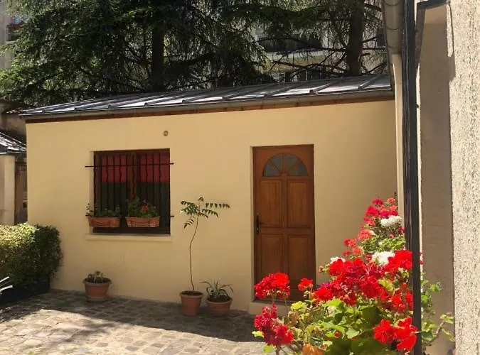 Petite Maison rien que vous à Paris - TinyHouse center of Paris - logement insolite #MaCabaneAParis