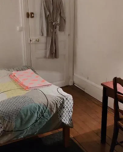 Private Room III For 1 Person Maximum In Our Family Apartment In Paris 10, Near La Gare Du Nord