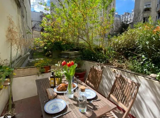 Peaceful Studio With Private Terrace In Montmartre