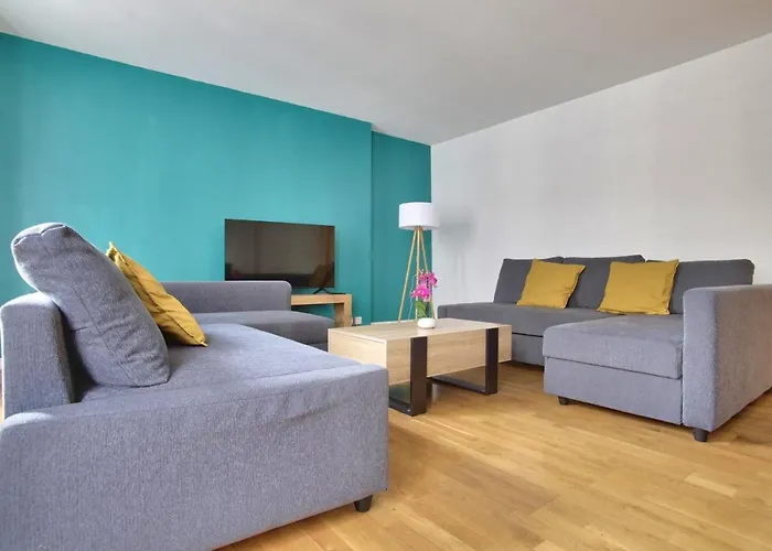 2 Bedrooms Tour Eiffel Breteuil