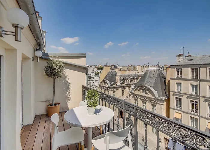 Beautiful Apartment With A Terrace In Le Marais
