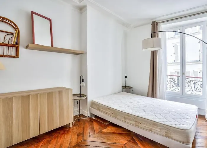Cosy And Bright Apartment Located In Paris 18