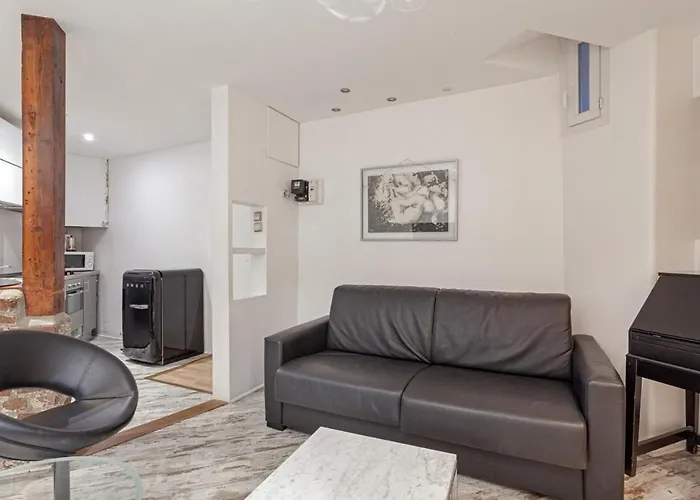 Bright 2 Bedroom Apartment In Paris