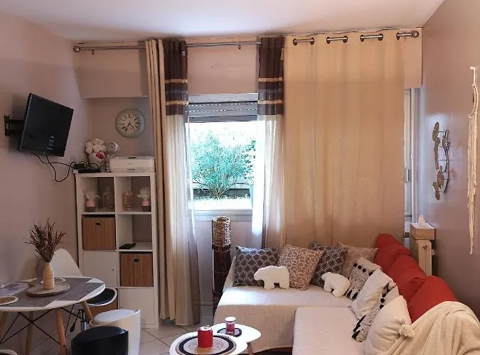Charming Apartment Near Moulin Rouge