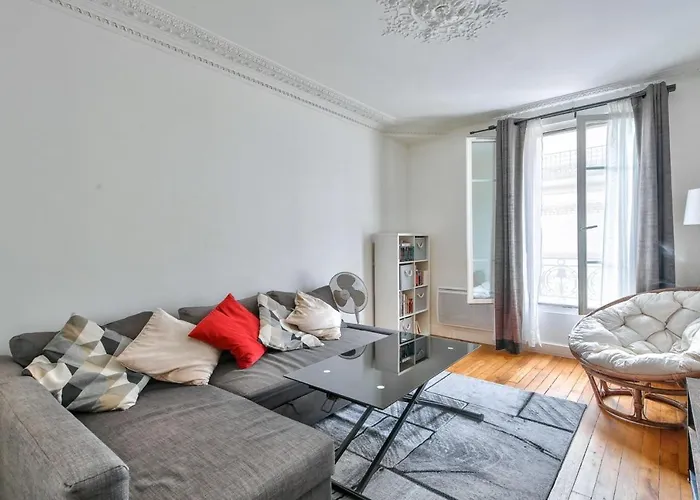 Large Cozy Apartment Near Convention