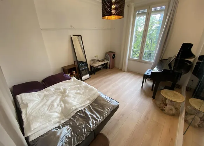Paris: Agreable Chambre D\'Un Grand Createur