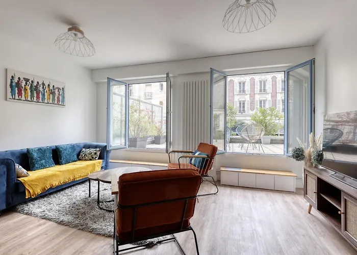 Branded New 4 Bdrs Flat - Huge Terrace - Prime Loc
