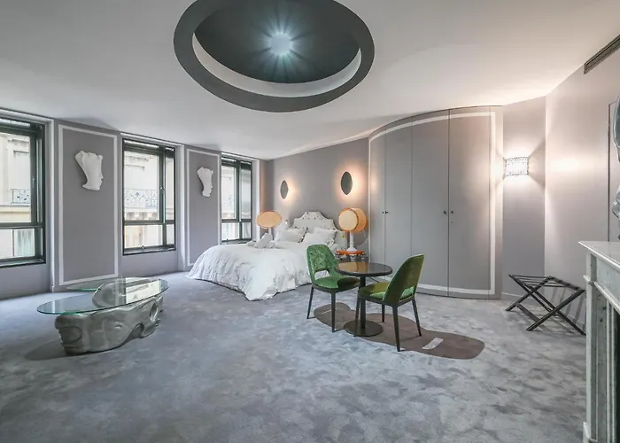 The Place To Be In Saint Germain Des Pres - Montana 2