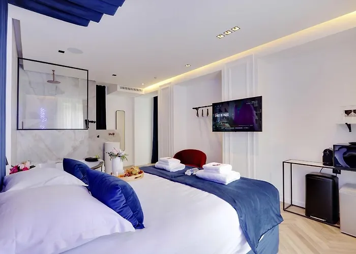 Couples Getaway Unit With Jacuzzi - City Center