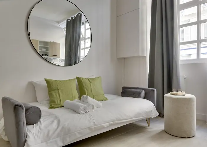 Bright Charming Modern Studio By Dreamy Canal