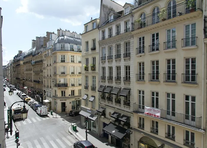 Rue Saint Honore - Louvre City Apartment