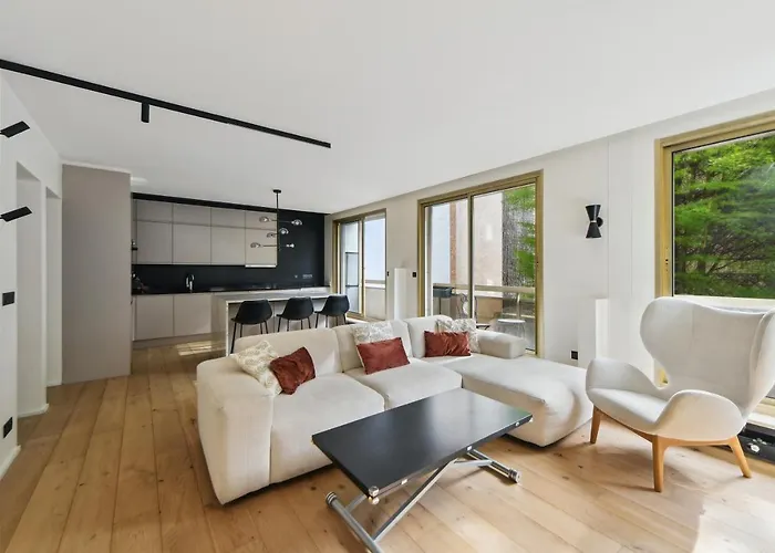 Bright Apartment With Balcony For 5 In Paris By Weekome