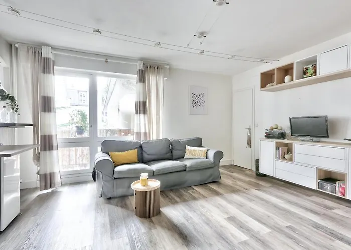 Bright 2 Room Apartment In Paris