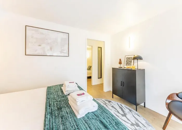 Superb Apartment In The Heart Of The 2Nd District Of Paris 8P3B