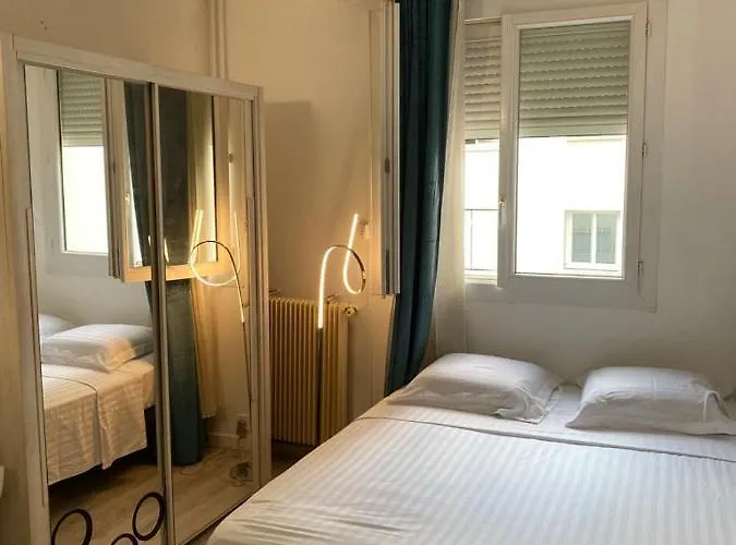 Studio 10 Mins Walk Eiffel Tower, Paris 16