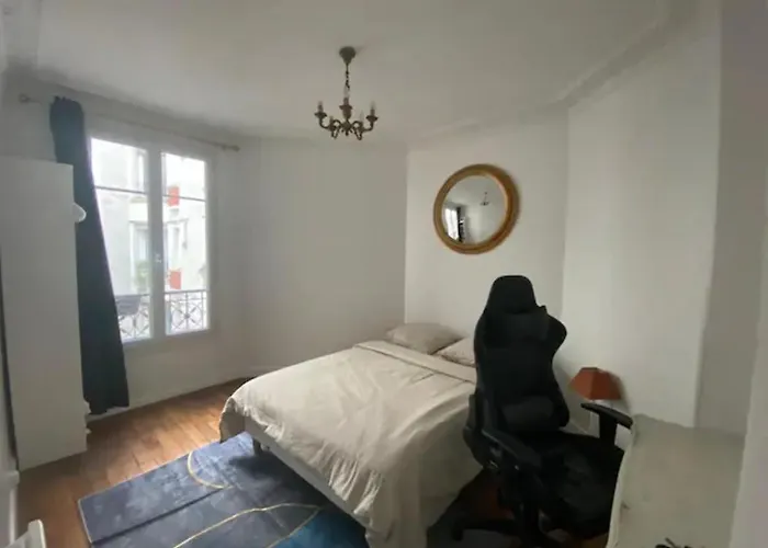 Paris, Appartement Typique Spacieux Et Confortable