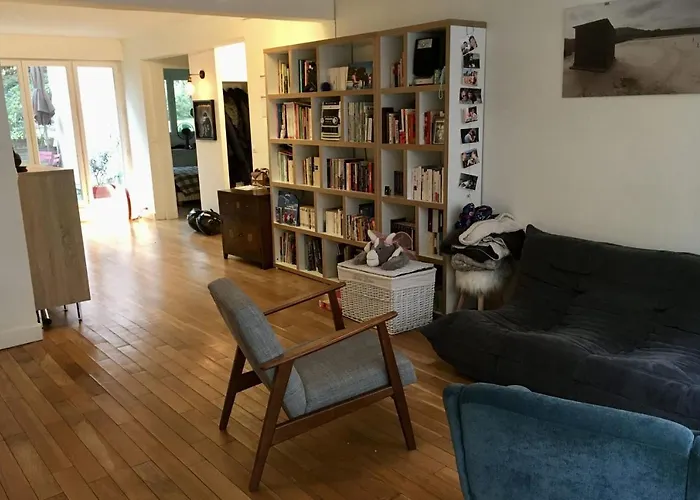 Apartment With Garden Near Montmartre