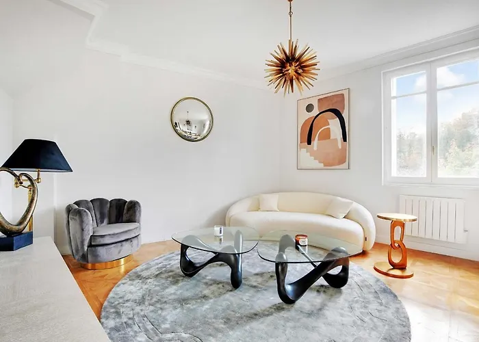 Luxury Apartment With Eiffel Tower View