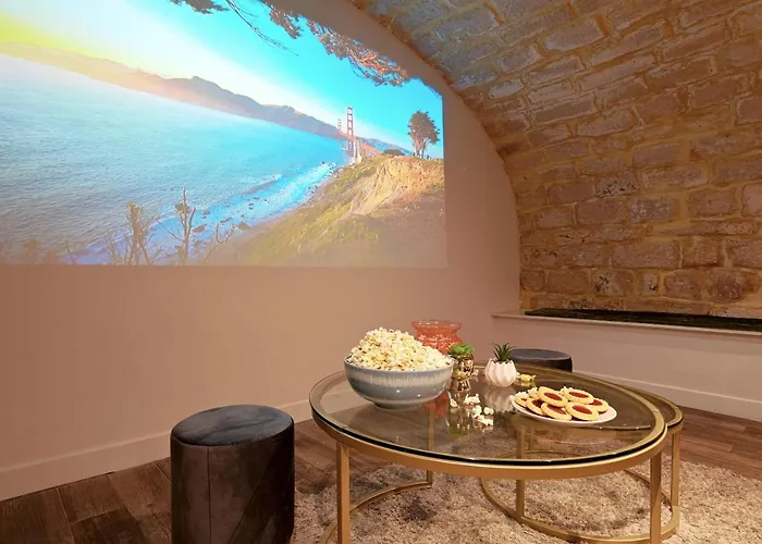 Huge 2 Floor With Unique Games Room & Home Theatre Room