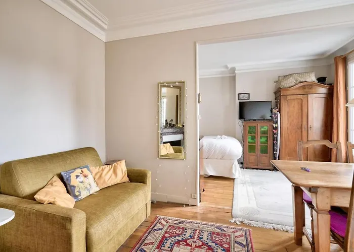 Apartment For 2 People - Paris 18