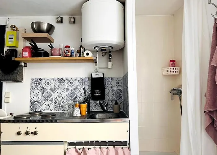 Cute Marais Private Studio For 2