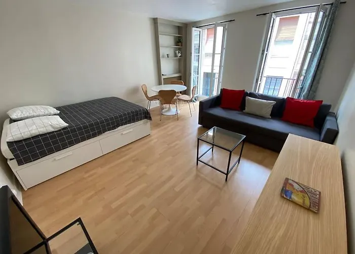 Appartement A Deux Pas Du Pantheon Avec Balcon