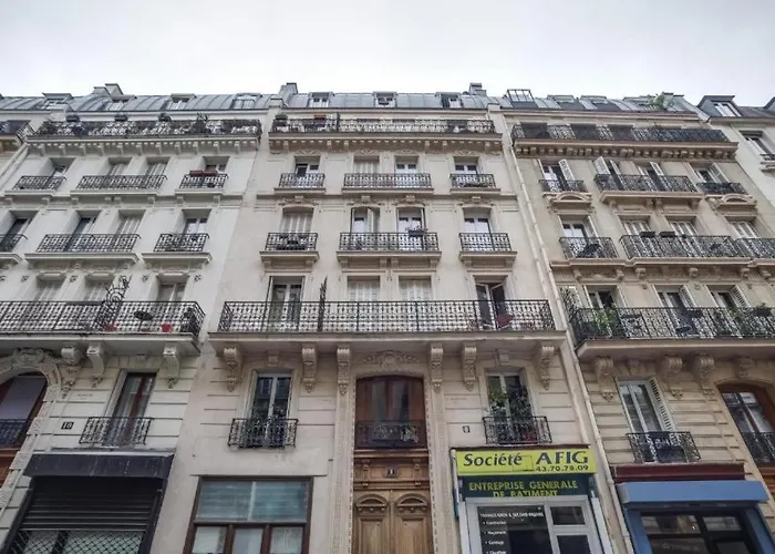 Tiny Boutique Studio In Paris 11