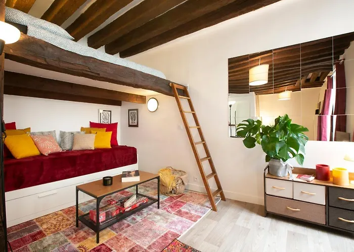 Authentic Apartment In Center Of Parisian Marais