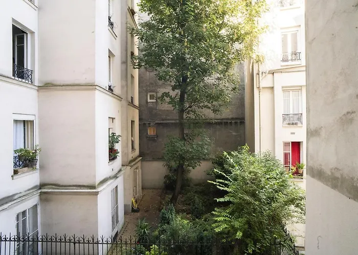 Apartment Near Montmartre
