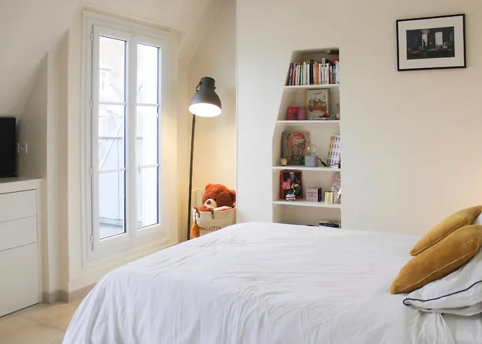 26 M Love Cocoon With Eiffel Tower View