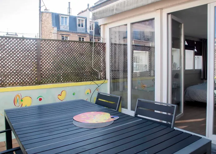 Cosy Apartment With Balcony In The Heart Of Paris