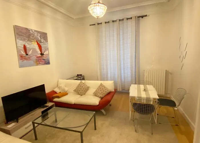 Haussmannien Moderne 2 Pieces Quartier Europe Du 8Eme