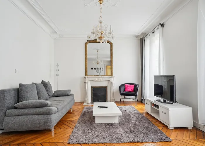 Luxury Apartment La Tour Paris