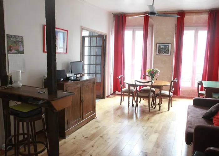 Latin Quarter - Notre Dame Apartment