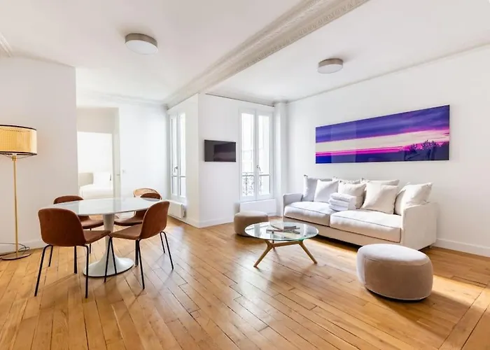 Eiffel Tower - New Renovated 4 People
