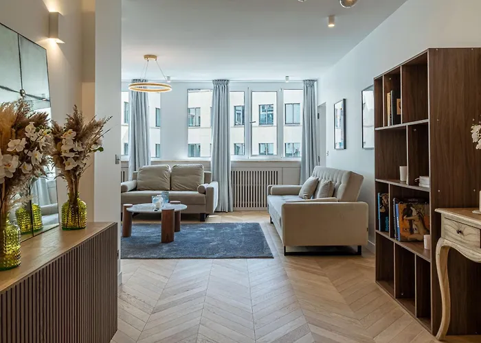Lavie Maison : A C & Eiffel Tower View