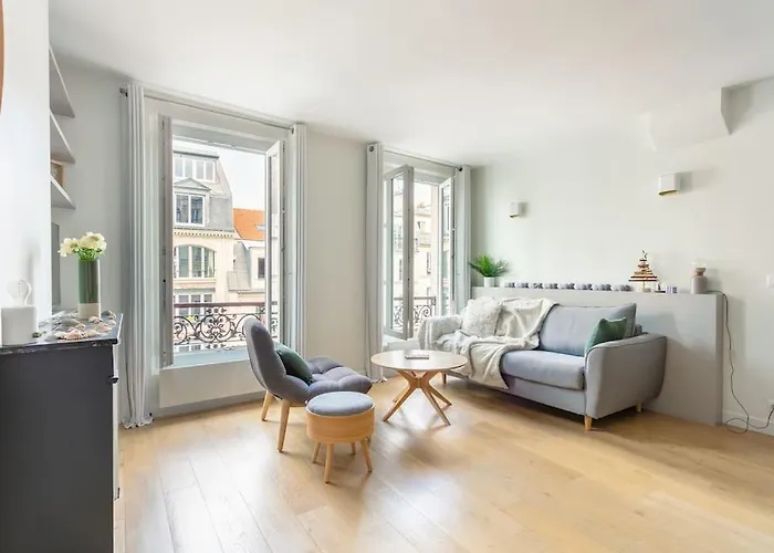 Bastille Nest In Paris