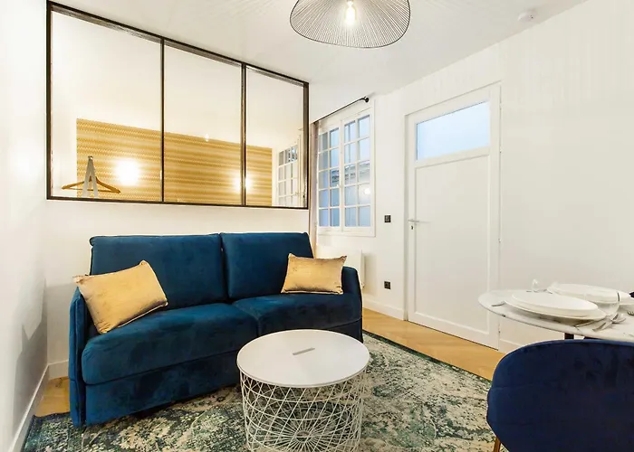 Chic Apartment In The Prestigious Saint Honore