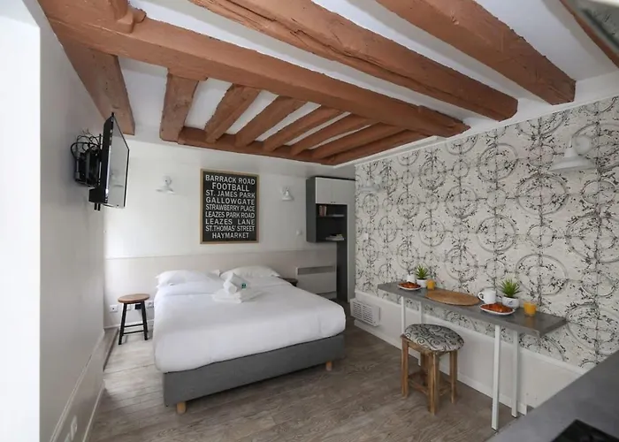 Studio Parisien 20M2 En Face Du Musee Grevin - 2P