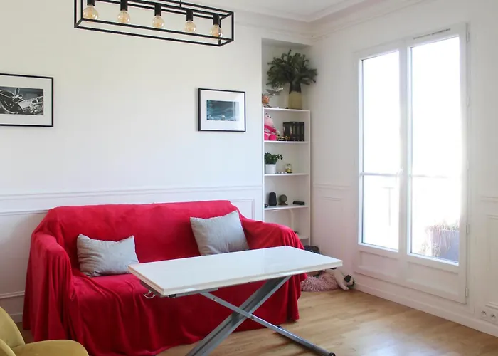 Cozy 56 M Near Batignolles