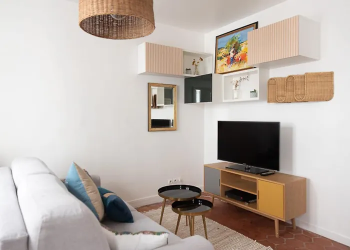 Quiet And Typically Parisian Apartment