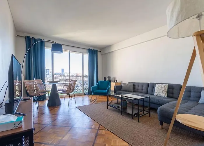 Charming 1Br Flat With Balcony - Central Paris
