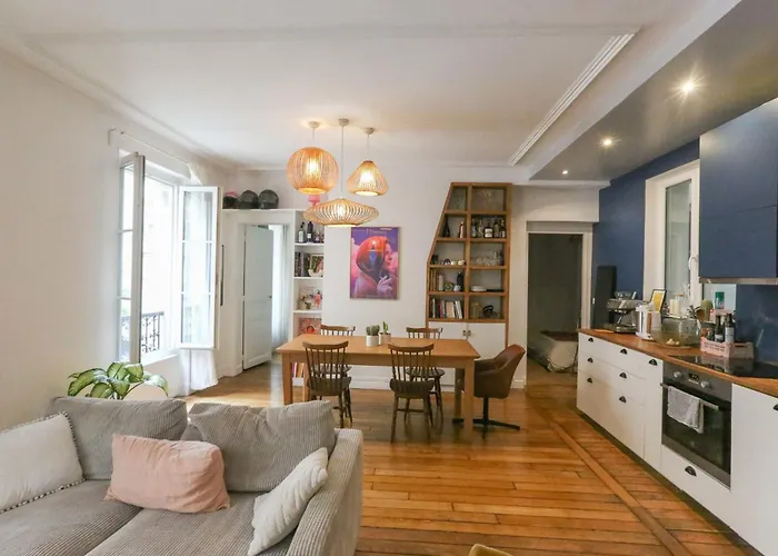 Spacious Apartment Near The Villette