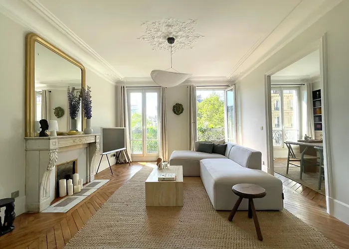 2 Bedroom Stylish Apartment Central Paris