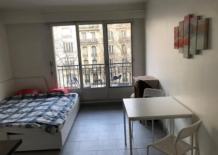 Beautiful Studio Next To Metro