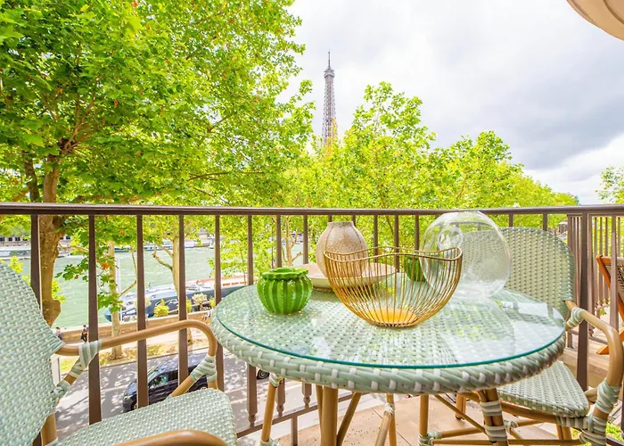 Luxury Flat Eiffel Tower View