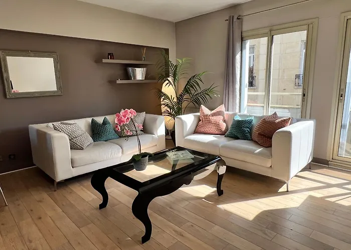 Your Parisian Hideaway - Entire Apartment