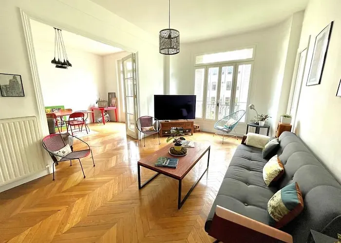 Appartement Familial Typiquement Parisien